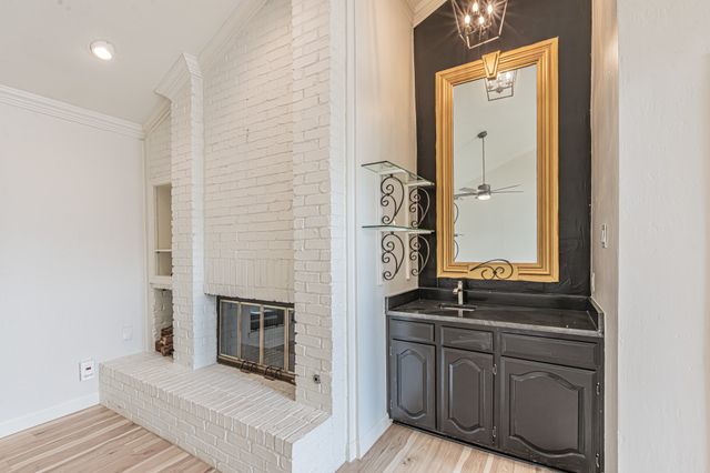 1221 Boardwalk Street, Arlington, TX 76011