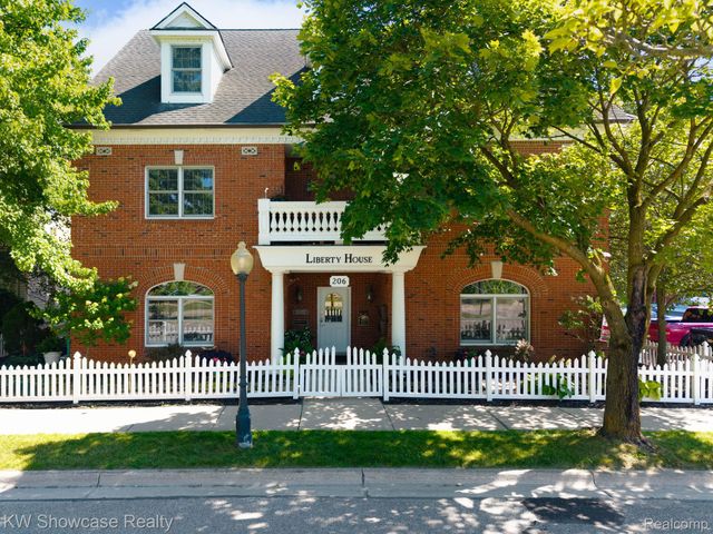 206 E Liberty Street, Milford, MI 48381
