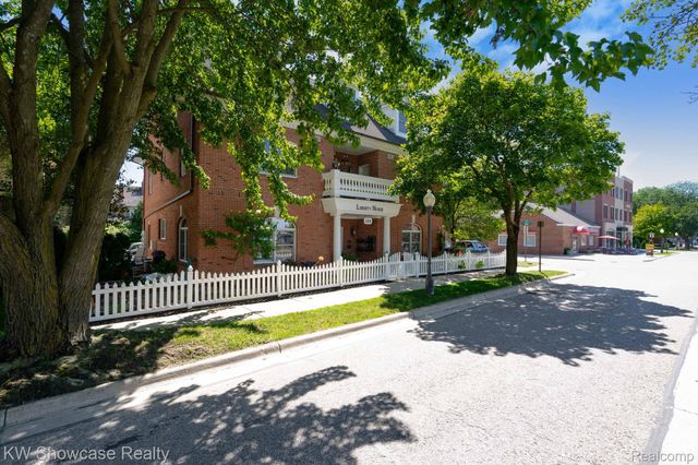 206 E Liberty Street, Milford, MI 48381