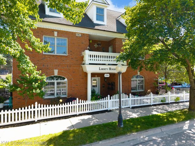 206 E Liberty Street, Milford, MI 48381