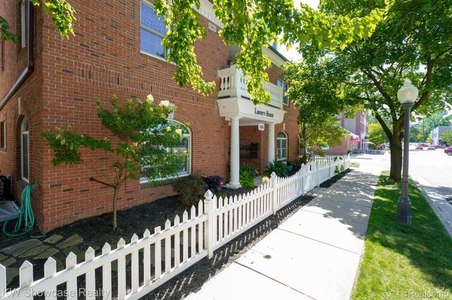 206 E Liberty Street, Milford, MI 48381