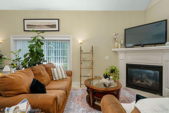 206 E Liberty Street, Milford, MI 48381