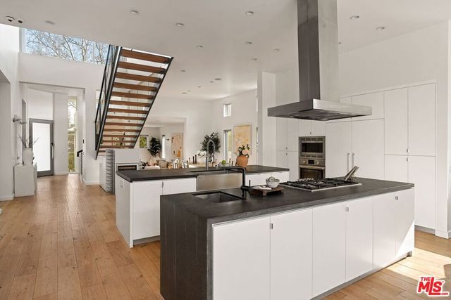 753 N Orange Drive, Los Angeles, CA 90038