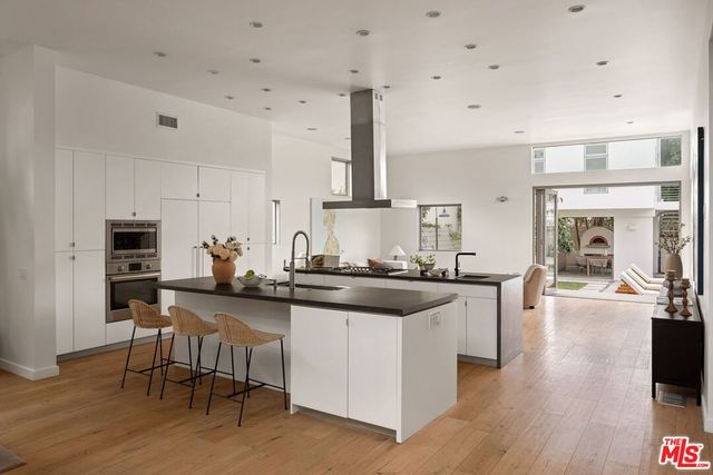 753 N Orange Drive, Los Angeles, CA 90038