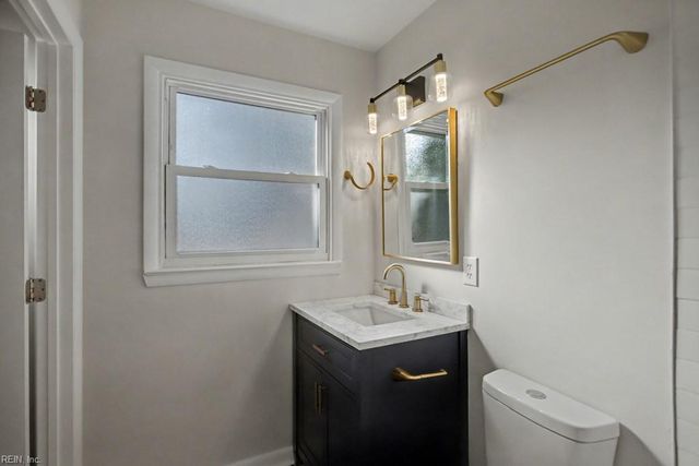 2 Ross CT, Portsmouth, VA 23701