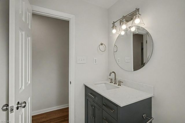 2 Ross CT, Portsmouth, VA 23701