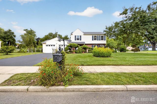 2 Dennison Place, Plainsboro, NJ 08536