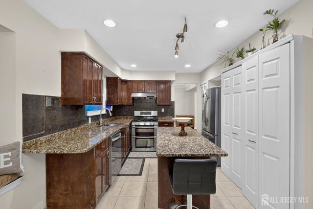 2 Dennison Place, Plainsboro, NJ 08536