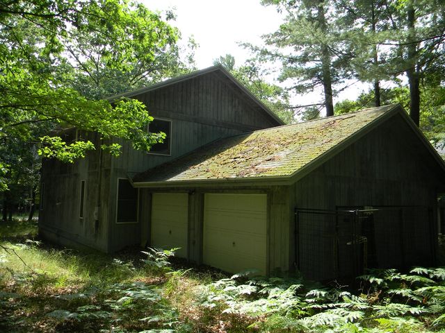 6383 S Lakeshore Drive, Pentwater, MI 49449