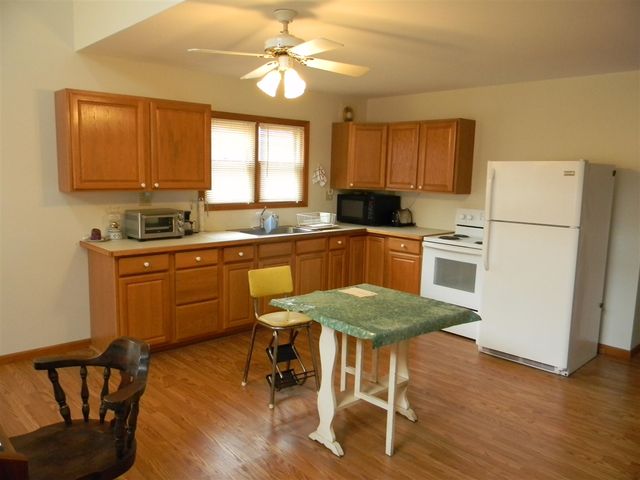 6383 S Lakeshore Drive, Pentwater, MI 49449