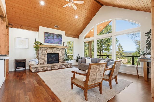 1119 Holly Leaf Ln, Meadow Vista, CA 95722