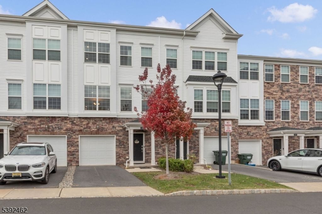 508 Keenland Ct, Branchburg Twp., NJ 08876