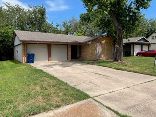 806 Phillips Drive, Ennis, TX 75119