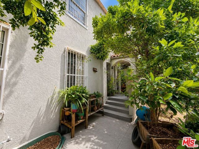 426 S Catalina Street, Los Angeles, CA 90020