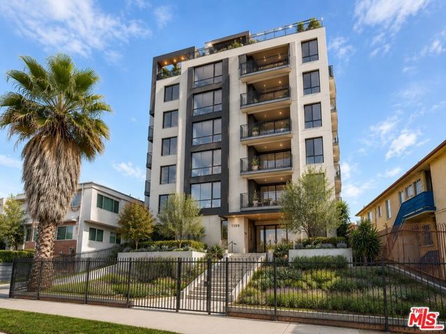 426 S Catalina Street, Los Angeles, CA 90020