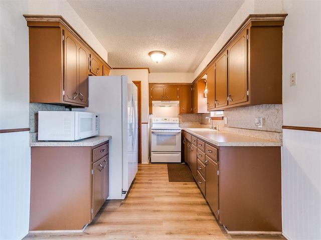 877 NW 14th Street, Moore, OK 73160