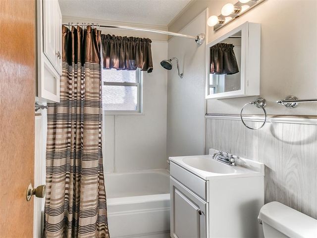 877 NW 14th Street, Moore, OK 73160