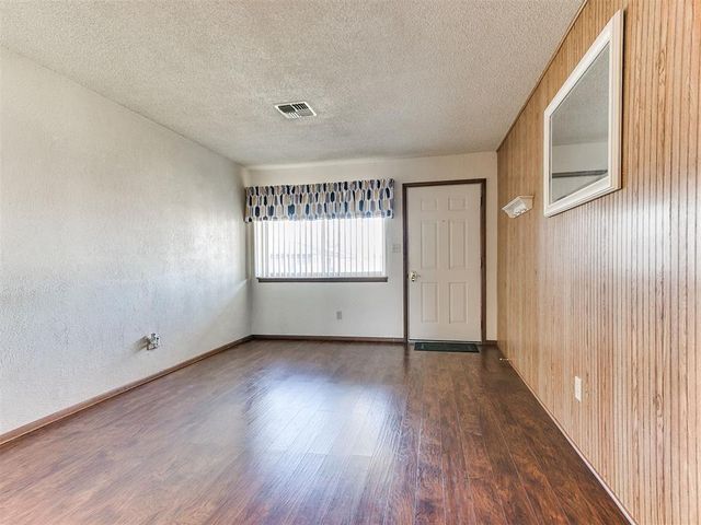 877 NW 14th Street, Moore, OK 73160