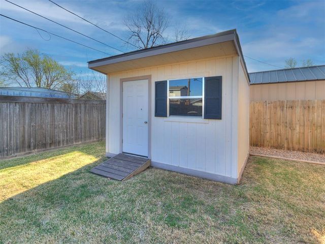 877 NW 14th Street, Moore, OK 73160