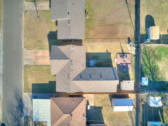 877 NW 14th Street, Moore, OK 73160