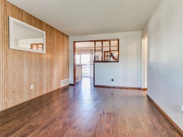 877 NW 14th Street, Moore, OK 73160