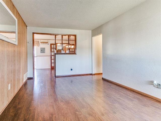 877 NW 14th Street, Moore, OK 73160