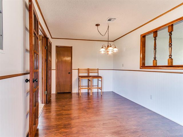 877 NW 14th Street, Moore, OK 73160