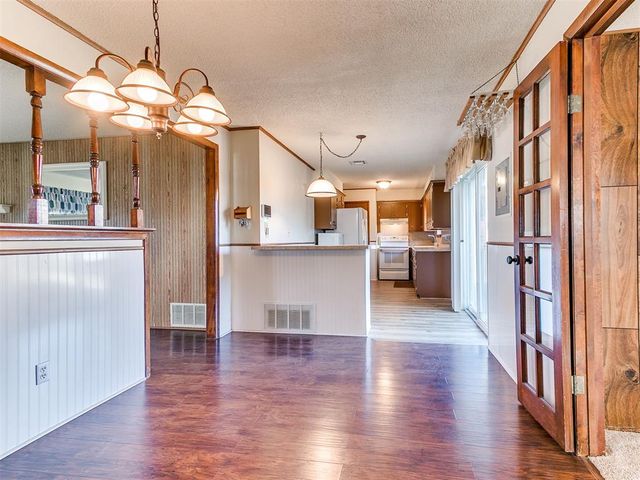 877 NW 14th Street, Moore, OK 73160