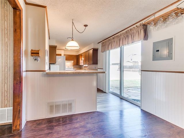 877 NW 14th Street, Moore, OK 73160