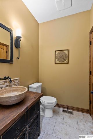 6180 Franciscan Drive, Lincoln, NE 68526