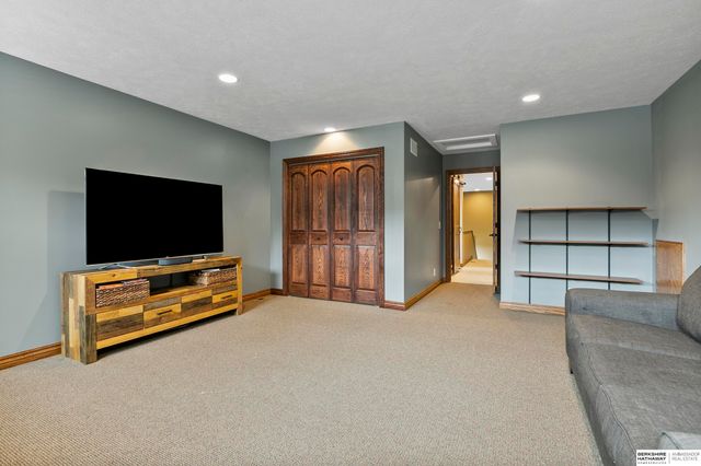 6180 Franciscan Drive, Lincoln, NE 68526