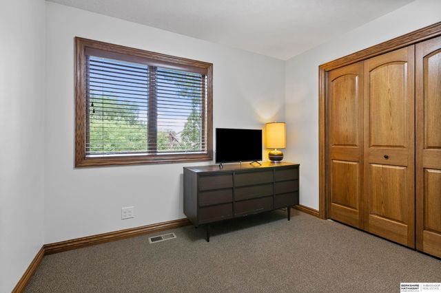 6180 Franciscan Drive, Lincoln, NE 68526