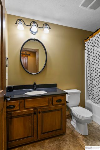 6180 Franciscan Drive, Lincoln, NE 68526