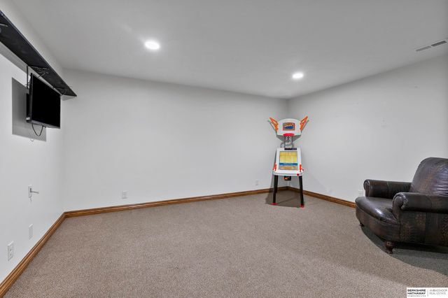 6180 Franciscan Drive, Lincoln, NE 68526