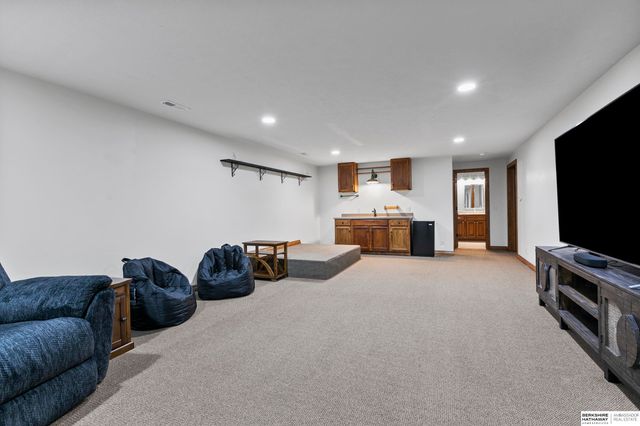 6180 Franciscan Drive, Lincoln, NE 68526