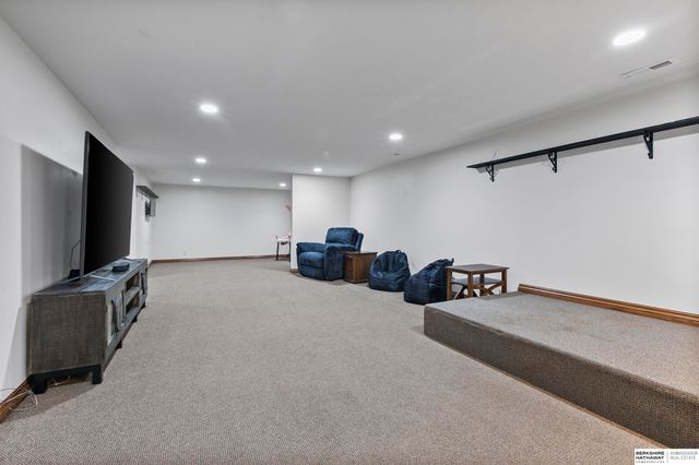 6180 Franciscan Drive, Lincoln, NE 68526