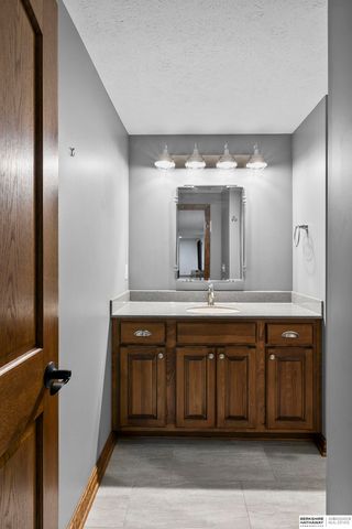 6180 Franciscan Drive, Lincoln, NE 68526