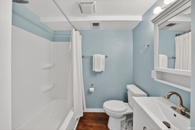 1846 College Street, South Bend, IN 46628