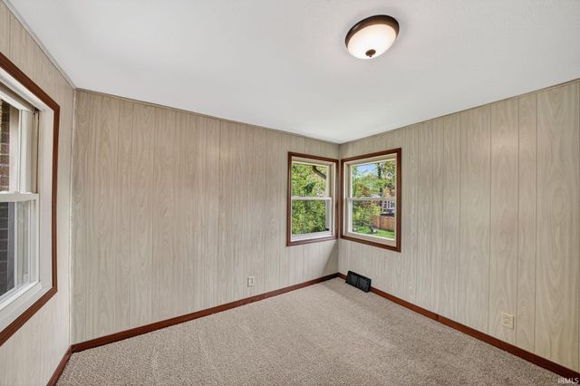 1846 College Street, South Bend, IN 46628