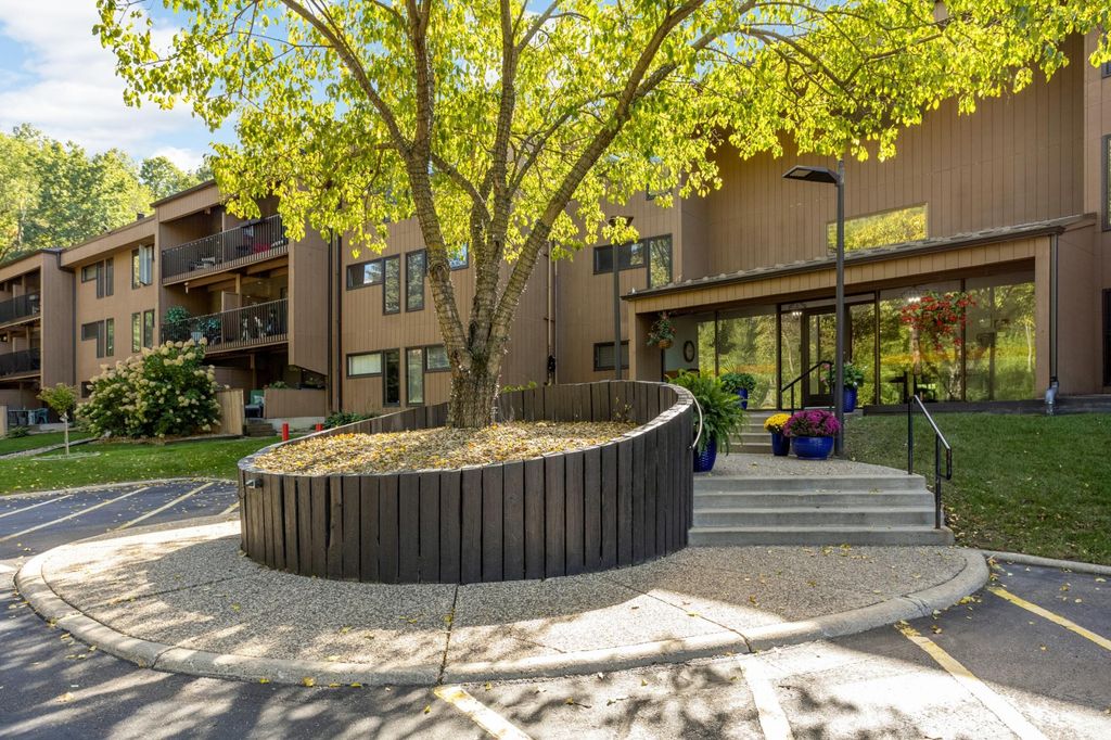 705 E Burnsville Parkway 114, Burnsville, MN 55337 — exterior