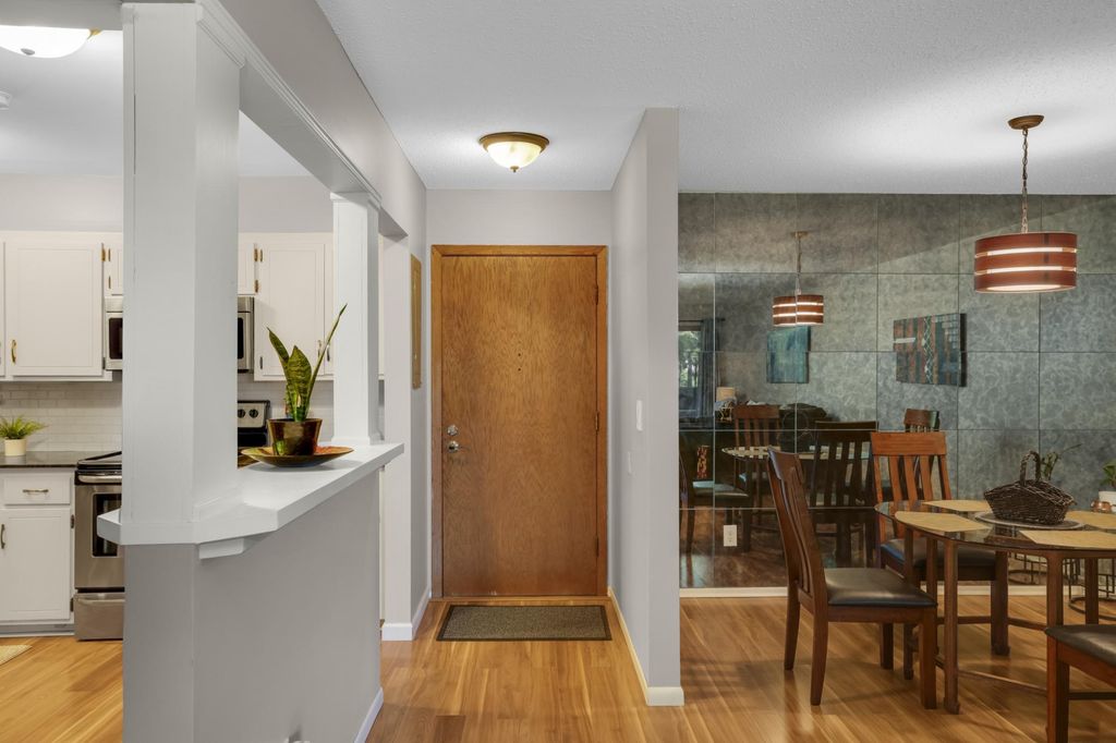 705 E Burnsville Parkway 114, Burnsville, MN 55337 — photo 2
