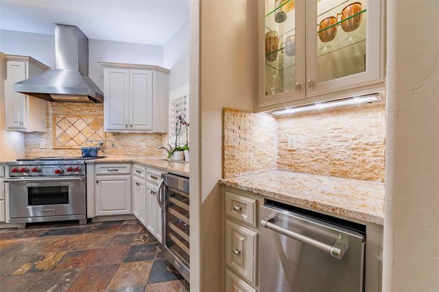 213 Beaver CIR, Horseshoe Bay, TX 78657