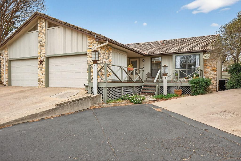 104 S Big Spur 7, Horseshoe Bay, TX 78657
