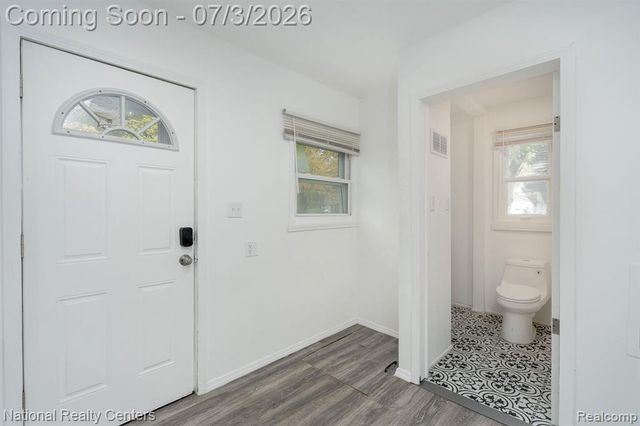 8104 Jackson Avenue, Warren, MI 48089