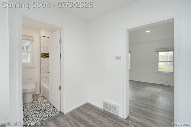 8104 Jackson Avenue, Warren, MI 48089