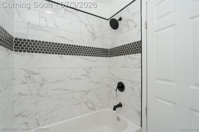 8104 Jackson Avenue, Warren, MI 48089
