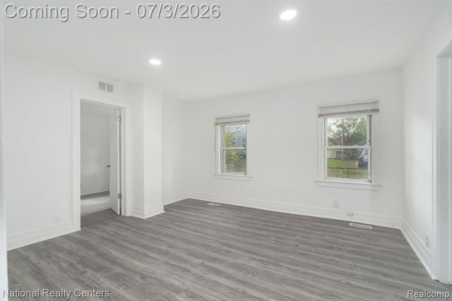 8104 Jackson Avenue, Warren, MI 48089