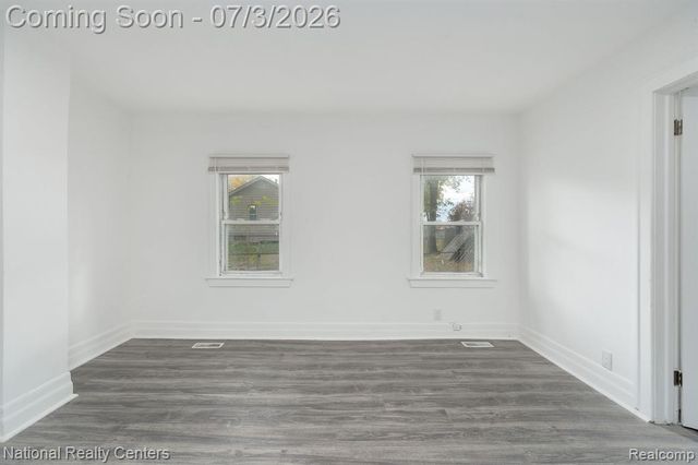 8104 Jackson Avenue, Warren, MI 48089