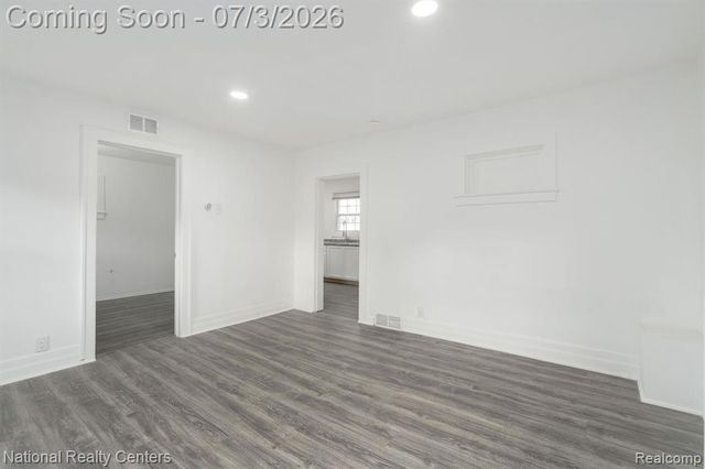 8104 Jackson Avenue, Warren, MI 48089