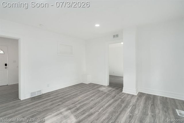 8104 Jackson Avenue, Warren, MI 48089